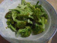 美味可口的清炒西兰花做法图解3)