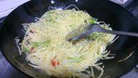 简单易做的清炒土豆丝做法图解4)
