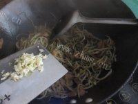 下饭的醋溜绿豆芽做法图解10)
