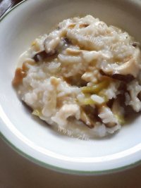 美味的香菇鸡肉粥做法图解10)