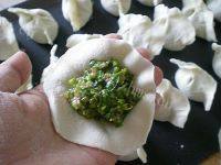 简易香菜馅饺子做法图解5)