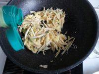 家常菜茭白炒鸡蛋做法图解9)