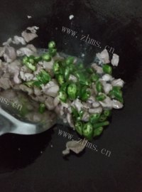 五味俱全的辣椒炒肉做法图解6)