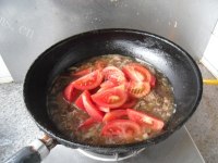 香喷喷的牛肉炖柿子做法图解9)