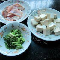 家常菜豆腐煮鱼做法图解2)