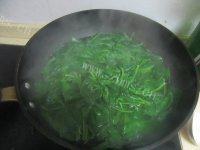 「美味可口」凉拌菠菜做法图解5)