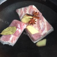 美味的梅干菜扣肉做法图解2)