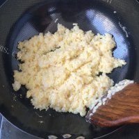 美味的小草帽蛋炒饭做法图解5)