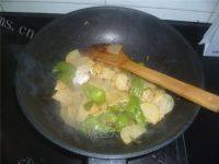 家常菜辣椒炒土豆片做法图解7)