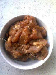 「DIY美食」蒜苔炒肉做法图解2)