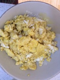 美味的包菜蛋炒饭做法图解4)