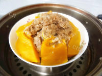 家常菜南瓜粉蒸排骨