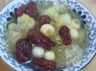银耳莲子红枣汤