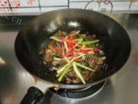 肉丝炒茄子做法图解9)
