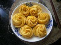 自制南瓜花式馒头做法图解10)