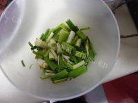家常菜腊肉炒茄子做法图解1)