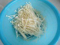 家常菜红油金针菇做法图解3)