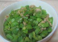 青椒炒肉做法图解5)