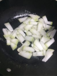 家常菜素炒冬瓜做法图解2)
