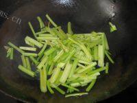 家常菜芹菜豆腐干做法图解5)