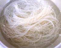 美味的幸福早餐排骨米线做法图解3)