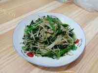 鲜美可口的豆芽炒韭菜做法图解4)