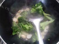家常菜西兰花炒鸡腿菇做法图解7)