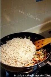 美味的缤纷炒面做法图解6)
