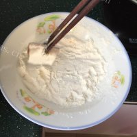 色泽不错的香煎刀鱼做法图解2)