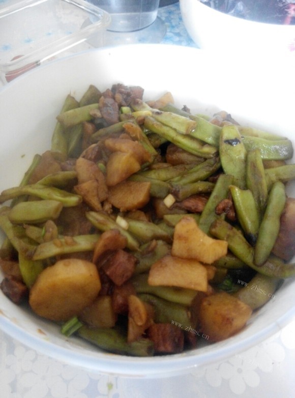 脆嫩可口的猪肉炖豆角
