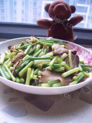 家常蒜苔炒腊肉做法图解5)