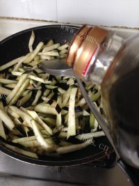 口感不错的蚝油茄子做法图解8)