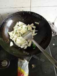家常菜洋葱炒羊肉做法图解3)