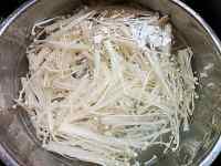 家常菜粉丝蒸金针菇做法图解1)
