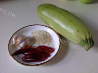 美味芝香椒油西葫芦做法图解1)