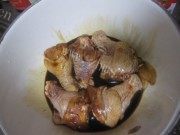 咸香的豉油鸡腿做法图解1)