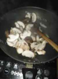 美味的香菇炒肉做法图解3)