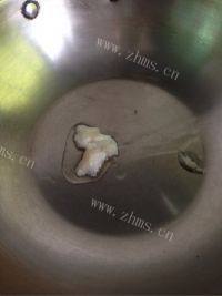 美味的丝瓜瘦肉汤做法图解4)