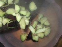 鲜甜青椒茄子做法图解6)