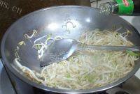 家常菜素炒绿豆芽做法图解12)