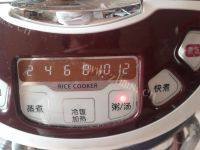 美味的冰糖银耳莲子羹做法图解6)