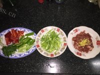 诱人的水煮牛肉做法图解1)