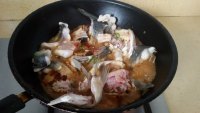 美味农家木耳烧鱼块做法图解6)