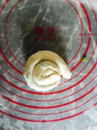 香飘十里的葱油饼做法图解8)