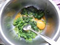 自制菠菜煎饼做法图解6)