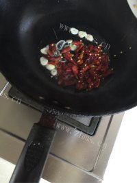 唇齿留香的干煸肥肠做法图解13)