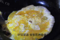 美味的鸡蛋豆腐羹做法图解3)