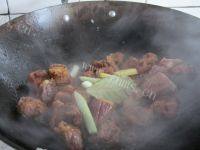 牛肉炖萝卜做法图解6)