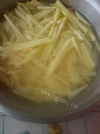 家常菜青椒炒土豆丝做法图解4)