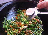 「美味可口」蒜薹炒肉做法图解11)